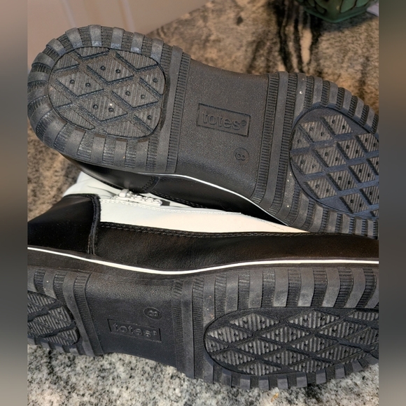 Totes Waterproof NWT Thermolite Ariana White Booties Size 8 - Picture 9 of 9